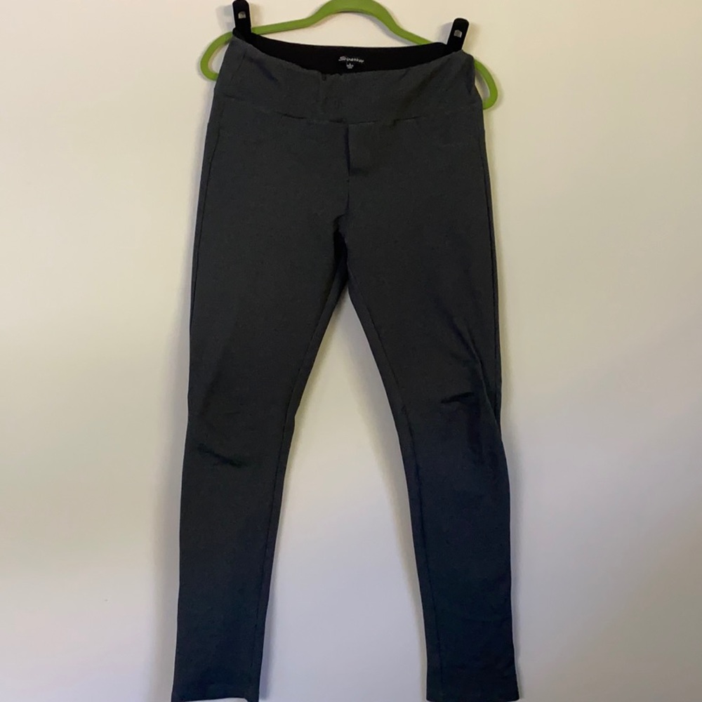 Gray fitted comfy pants.
